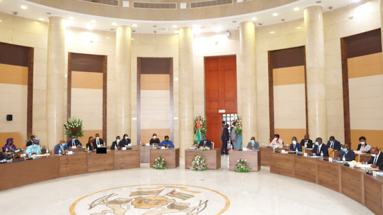 Conseil des ministres : un avant-projet de loi, un projet de décret et 6 communications