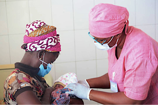 Le Gouvernement crée ‘Wezou’, un programme national d’accompagnement de la femme enceinte et du nouveau-né