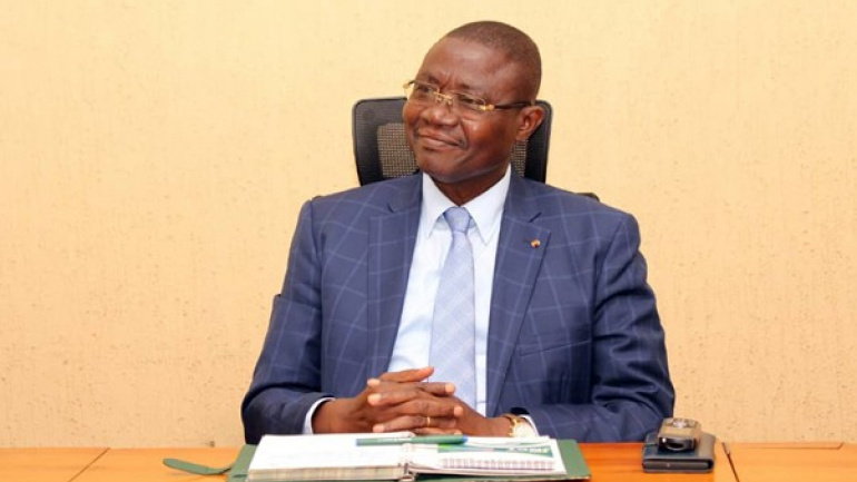 communes-les-recrutements-de-personnel-suspendus-jusqu-a-nouvel-ordre