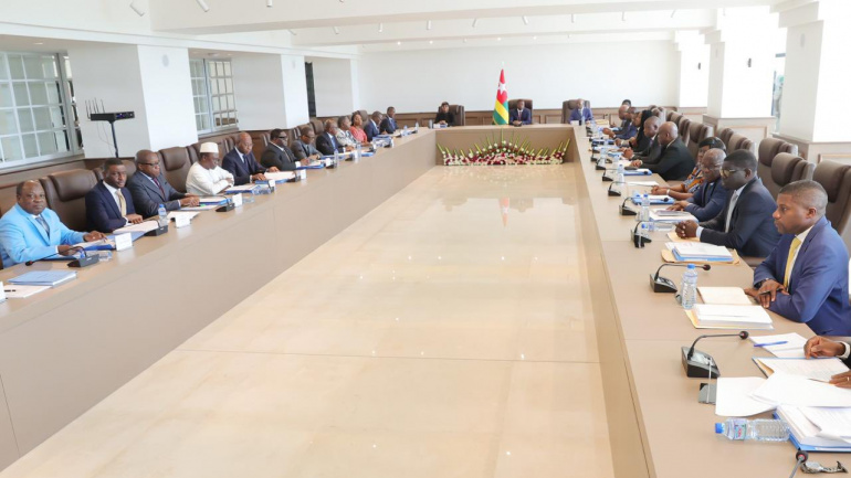 le-gouvernement-adopte-le-projet-de-loi-de-finances-2026-en-hausse-de-14-4