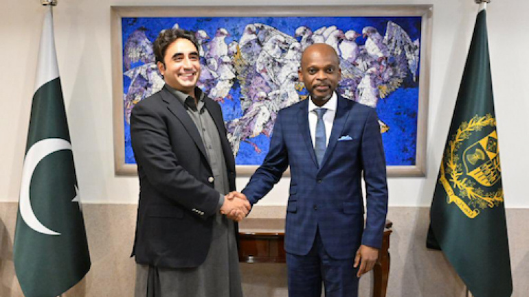 le-ministre-des-affaires-etrangeres-en-visite-au-pakistan