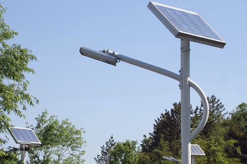 Installation de 50.000 lampadaires solaires : un numéro vert pour signaler les dysfonctionnements