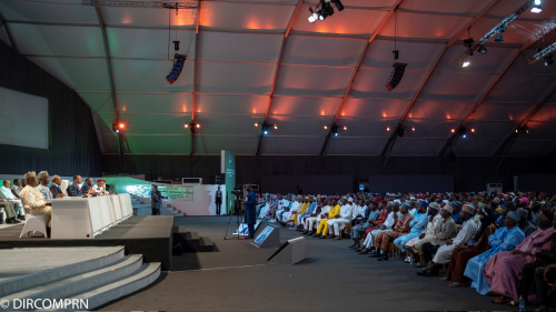 A Lomé, Mohamed Bazoum échange avec la diaspora nigérienne au Togo