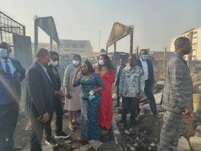 Incendie du marché d’Agoè-Assiyéyé : le gouvernement mobilise les institutions de microfinance