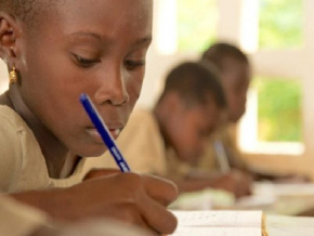 togo-lancement-d-une-campagne-nationale-de-distribution-de-kits-scolaires-pour-plus-de-100-000-filles